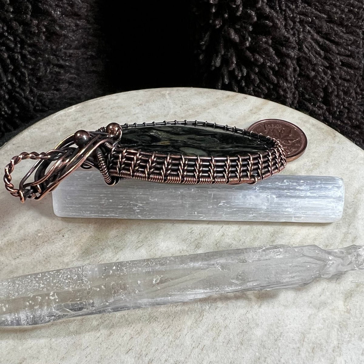 Side view of copper wire wrapping with structured edge detail