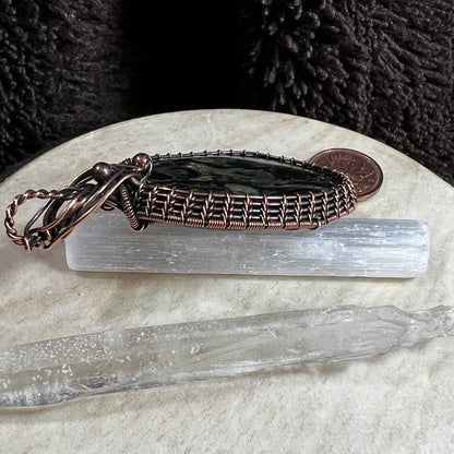 Side view of copper wire wrapping with structured edge detail